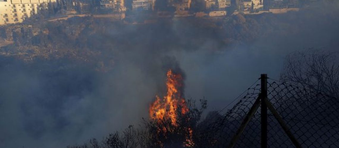 1 MEI 2025 - FOTO ITEM ISRAEL KAMPT MET GROTE BOSBRANDEN