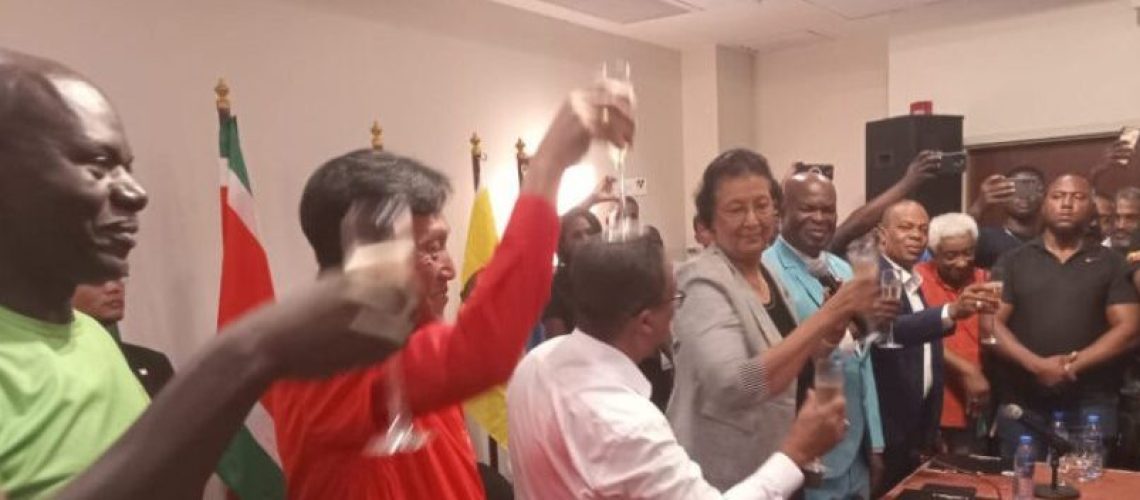 28 MEI 2025 - FOTO 6 PARTIJEN TEKENEN INTENTIE VERKLARING