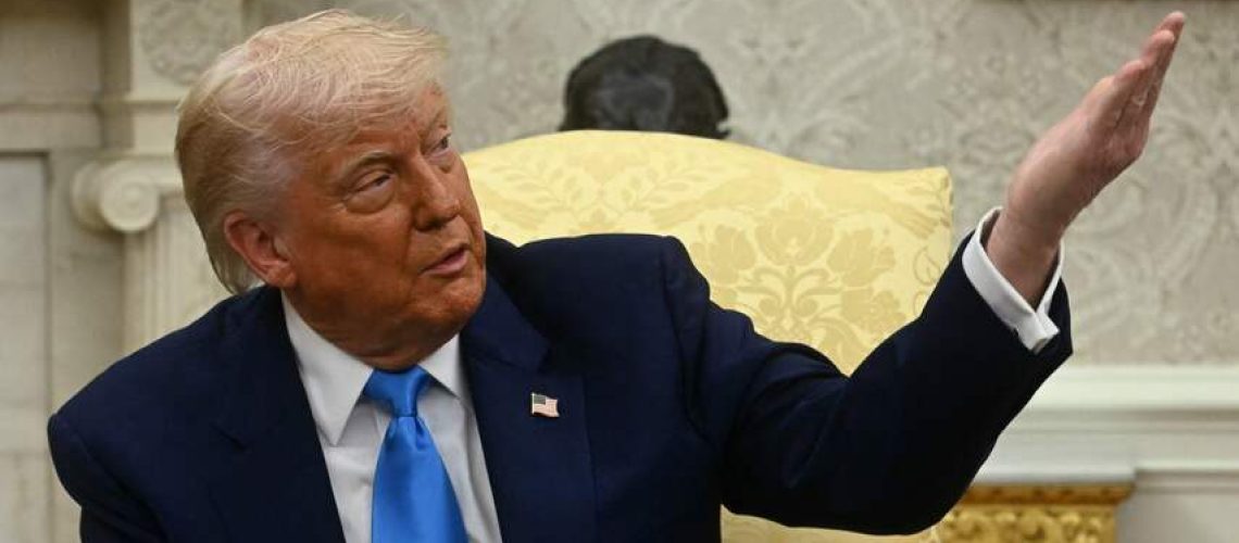 FOTO TRUMP
