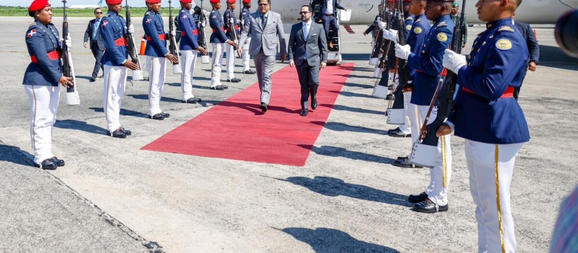 President Santokhi naar Dominica